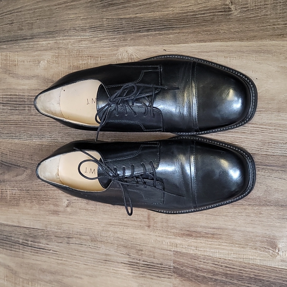 EUC Men's Johnston and Murphy Cap Toe Leather Oxfords